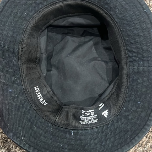 🔥 adidas bucket hat - Picture 3 of 3